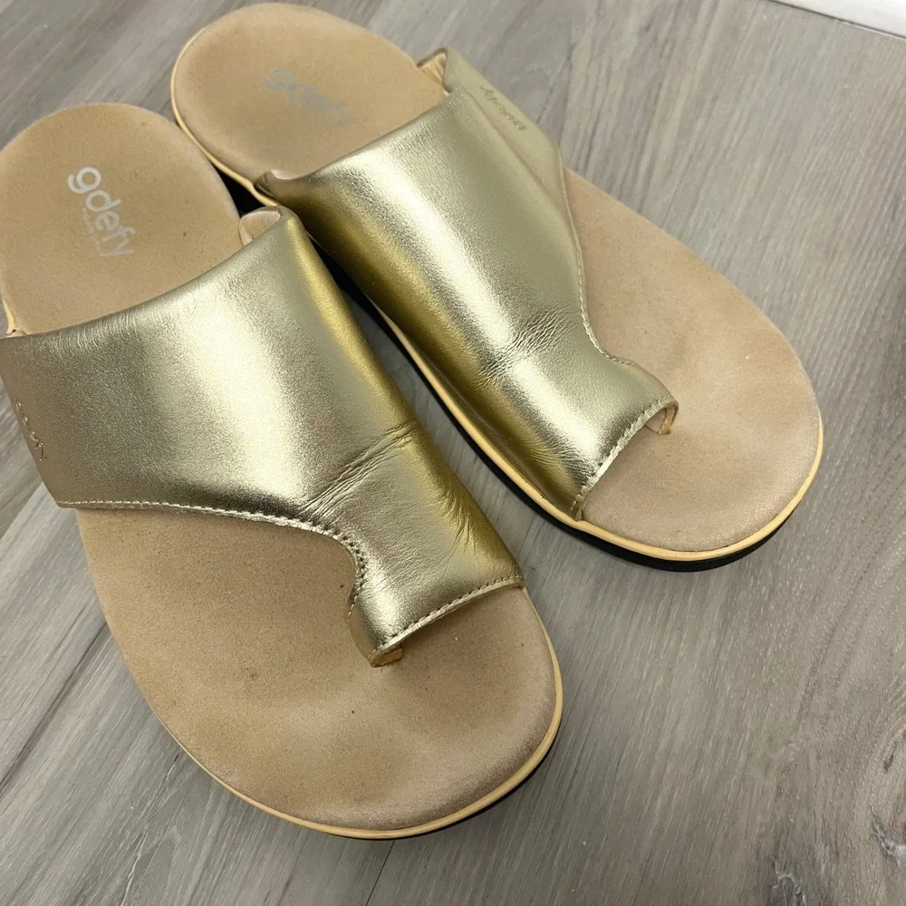Gdefy‎ Gravity Defyer Sandals Women's 11 Gold Metallic Leather VersoShock Tech